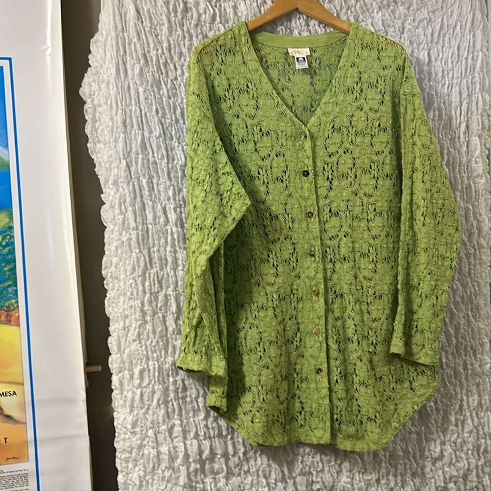 california STYLE: Button Down Top, Long Sleeves, Cotton, Extra Button, Size: L